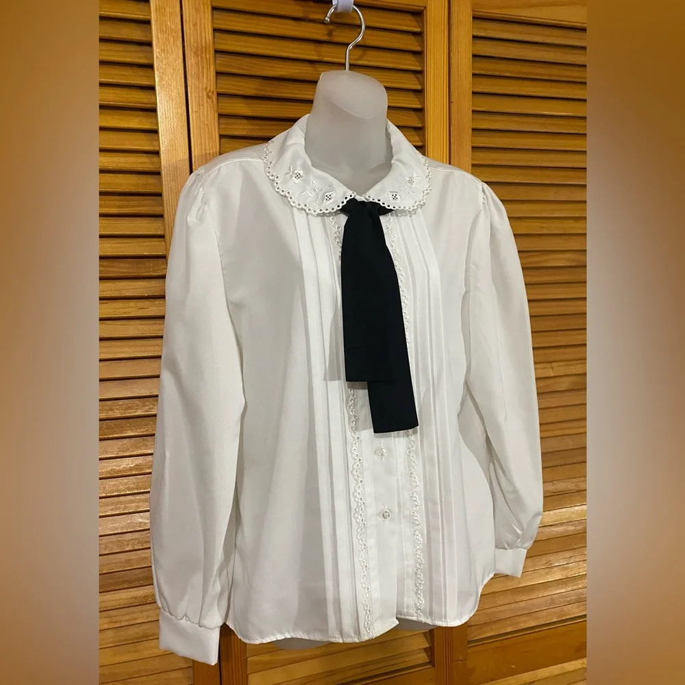 Vintage Rhoda Lee: Semi-sheer, button-up top with black bow - Picture 11 of 11